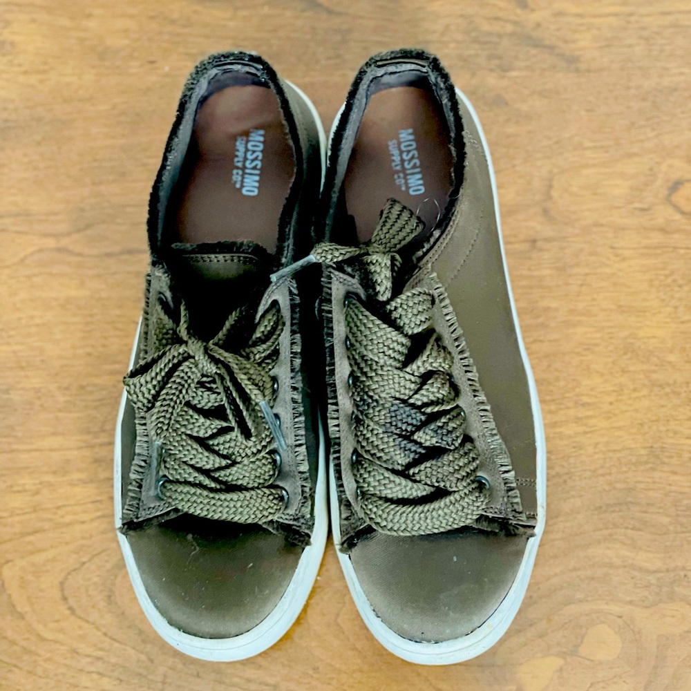 MOSSIMO Golden Brown Sneakers US7